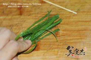 巧用牙签“切”漂亮葱丝