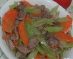 瘦肉炒红萝卜芥兰根
