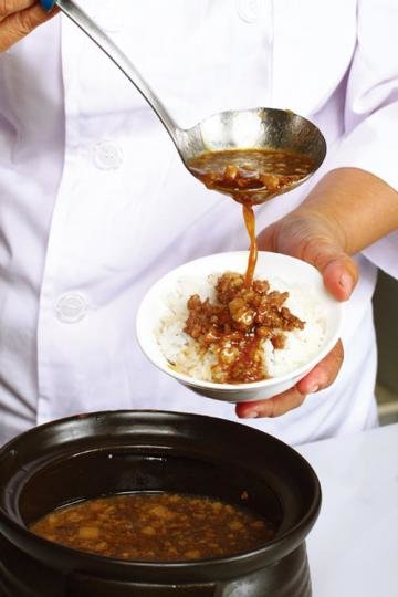 这款肉酱用来拌面、拌饭、...