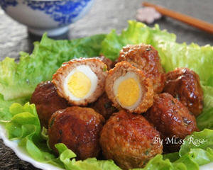 红烧肉丸子内包鹌鹑蛋