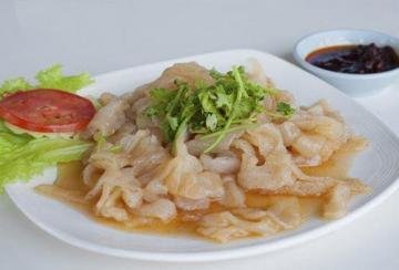吃海蜇皮减重搭配小黄瓜丝...