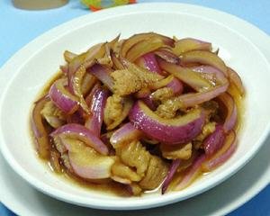 猪肉炒紫洋葱
