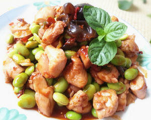 毛豆炒鸡腿肉