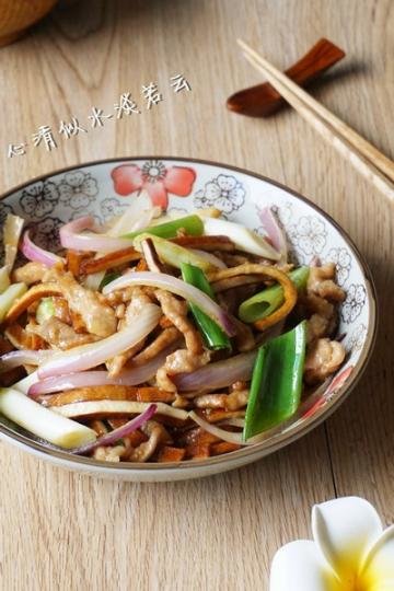 洋葱炒肉丝成品图