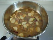 芋头烧鸡的做法步骤7
