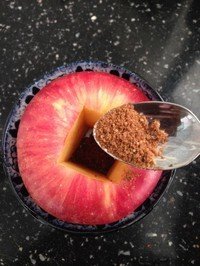 微波炉水煮苹果步骤2