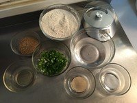 葱香油酥烧饼的做法 步骤1