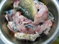 鲤鱼火锅的做法步骤3