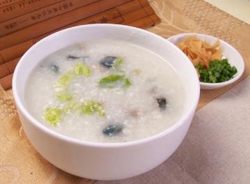 如何做出完美版皮蛋瘦肉粥...