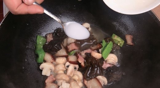 口菇烩腊肉10