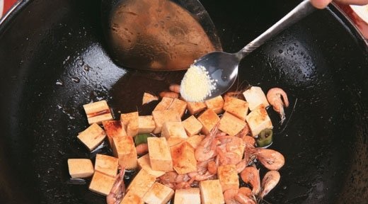 白米虾炒豆腐9