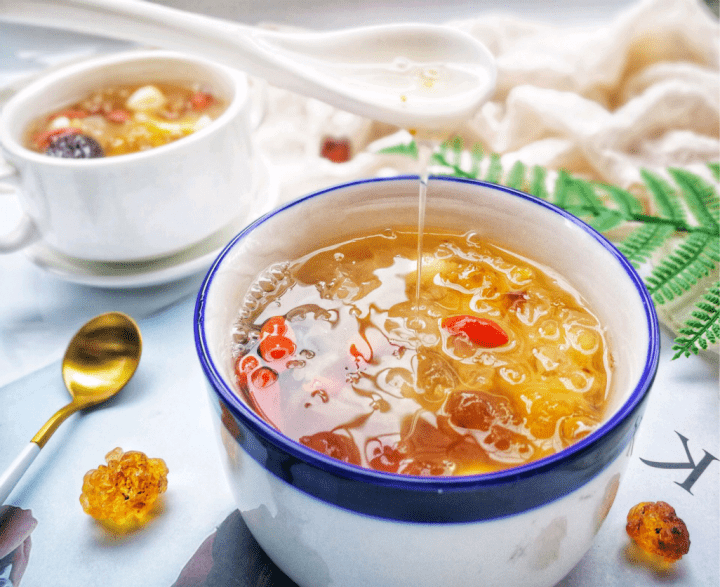 超级香甜的养生羹：红枣莲子银耳桃胶羹9