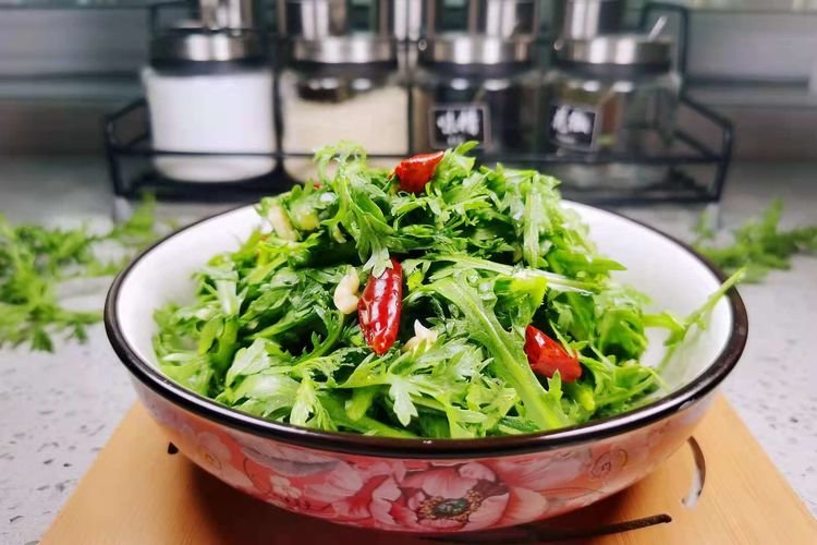 清爽又养胃的【生拌茼蒿叶】1