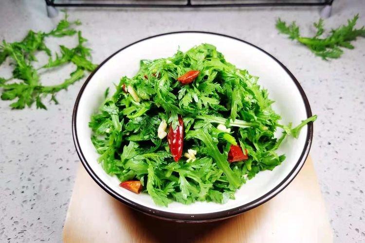 清爽又养胃的【生拌茼蒿叶】2