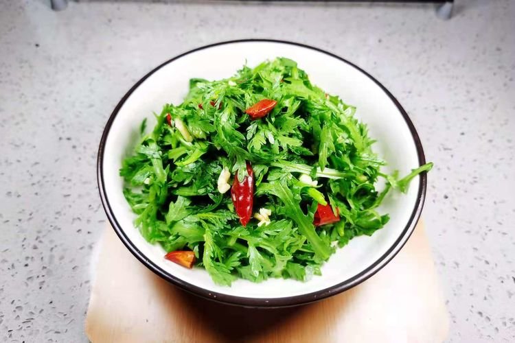 清爽又养胃的【生拌茼蒿叶】4