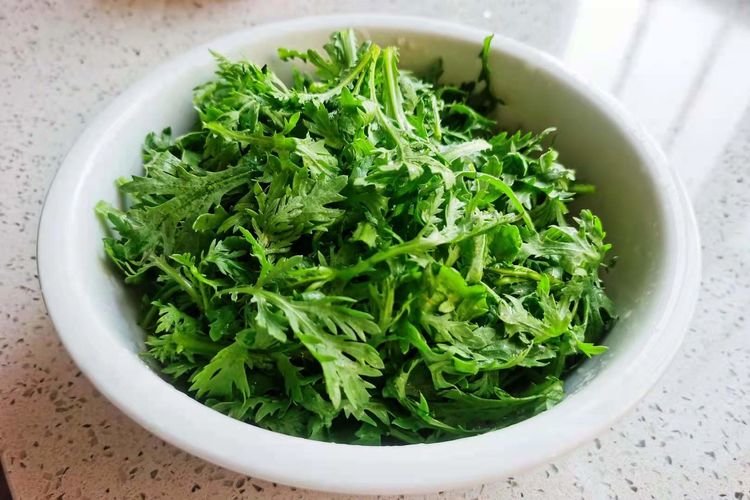 清爽又养胃的【生拌茼蒿叶】6