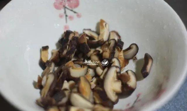 补气血、健脾养肝的【香菇猪肝粥】7