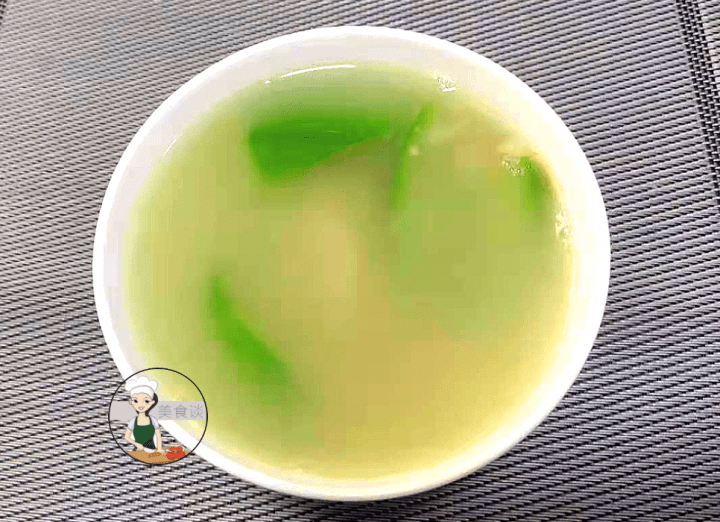 素菜汤：丝瓜白蘑菇鸡蛋汤...