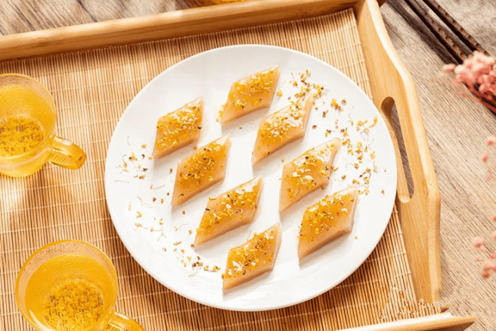 天冷女人多吃藕粉桂花糖糕...