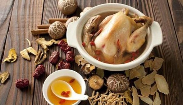 脾虚的人多吃【黄芪炖鸡】...