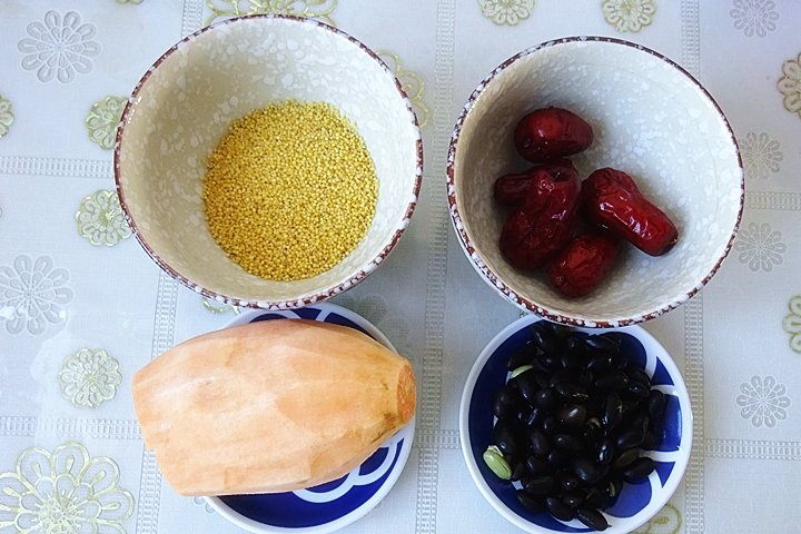 吃黑豆有补肾暖肠胃的功效、推荐【黑豆红薯豆浆】4