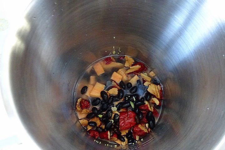吃黑豆有补肾暖肠胃的功效、推荐【黑豆红薯豆浆】8