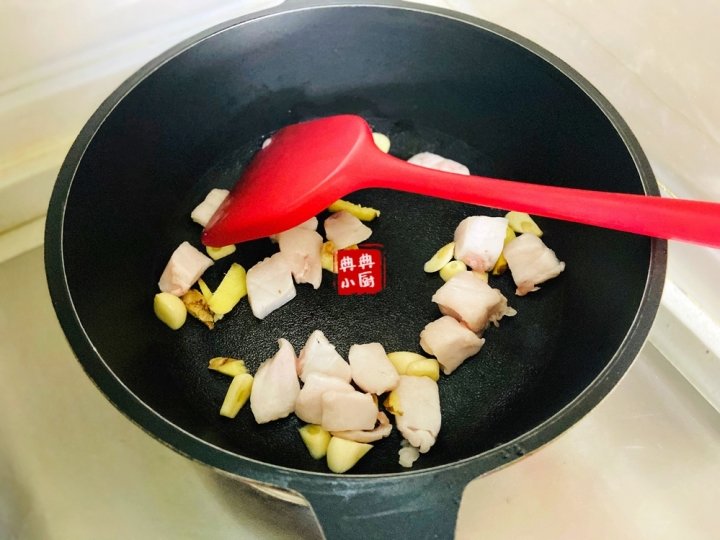 冬天猪肉蔬菜一锅烩做成【千张结烧肉】，好吃又简单4