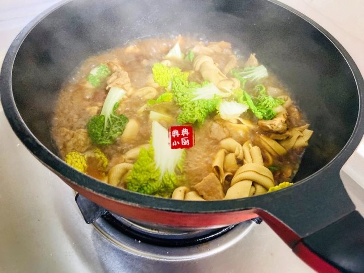 冬天猪肉蔬菜一锅烩做成【千张结烧肉】，好吃又简单7