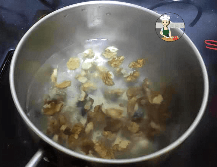 用脑多睡眠不好，多喝【苹果核桃胡萝卜猪骨汤】6