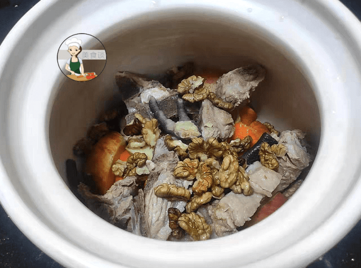 用脑多睡眠不好，多喝【苹果核桃胡萝卜猪骨汤】8