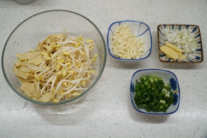 冬日吃香辣可口、菜鲜肉嫩的水煮肉片，把身体的热量补得足足的7