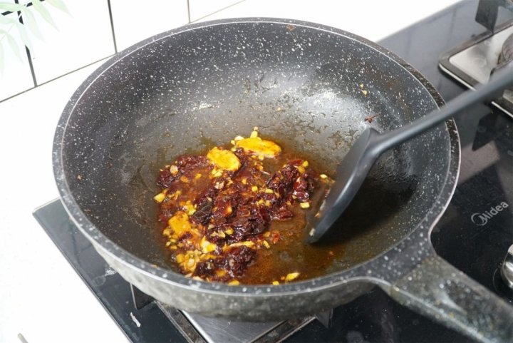 冬日吃香辣可口、菜鲜肉嫩的水煮肉片，把身体的热量补得足足的10
