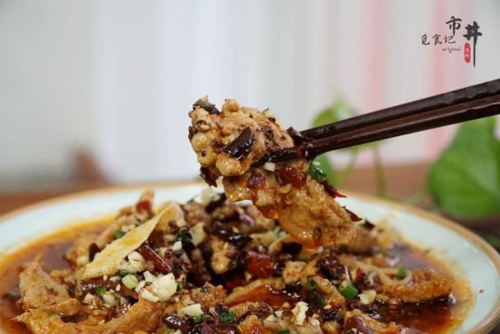 冬日吃香辣可口、菜鲜肉嫩的水煮肉片，把身体的热量补得足足的14