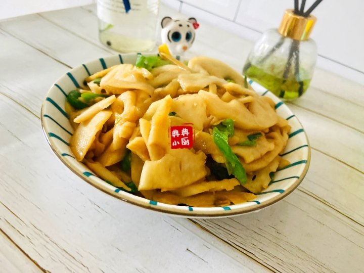 秋冬多吃经典家常菜【清炒藕片】，香脆爽口特好吃1