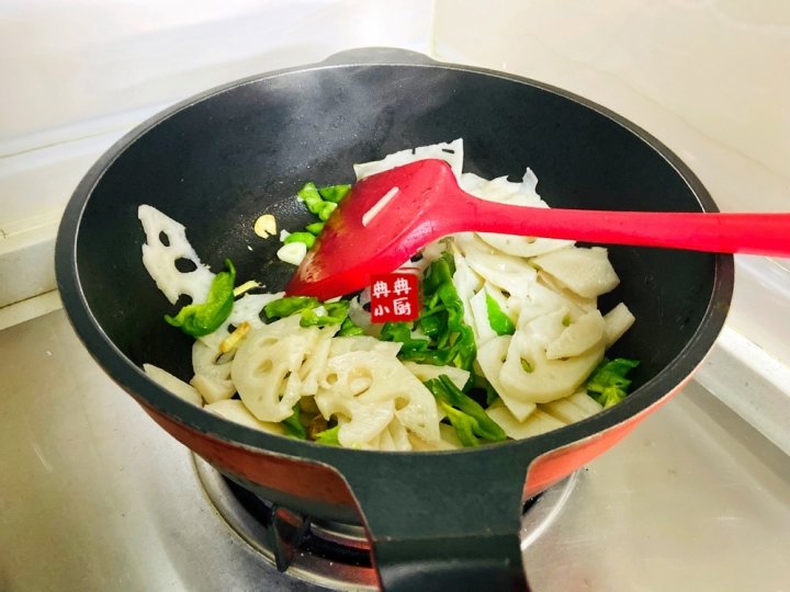 秋冬多吃经典家常菜【清炒藕片】，香脆爽口特好吃7