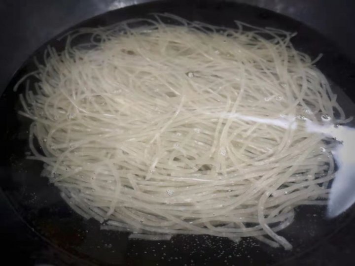 【粉条焖子】冬天的最佳早餐，解馋又顶饱5