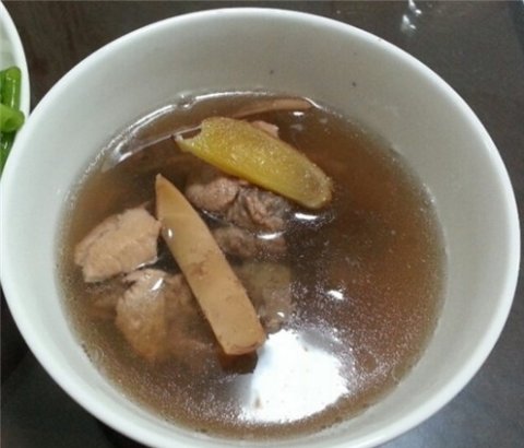 女性贫血多吃【墨鱼炖排骨】，补血润肤2
