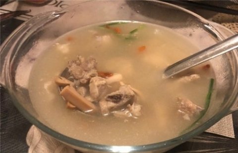 女性贫血多吃【墨鱼炖排骨】，补血润肤3