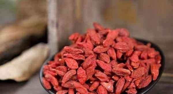 枸杞与山楂、薏米2味食材是绝配，排出湿气强身健脾2