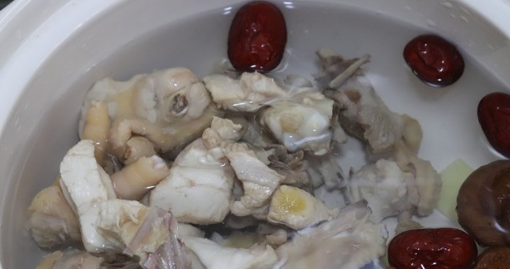 冬天来碗【鲜菇鸡汤】鲜甜可口，滋补又抗寒8