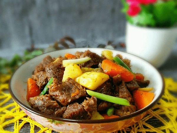冬季适合孩子们吃的【胡萝卜炖牛肉】补钙补脑身体壮补血明目2