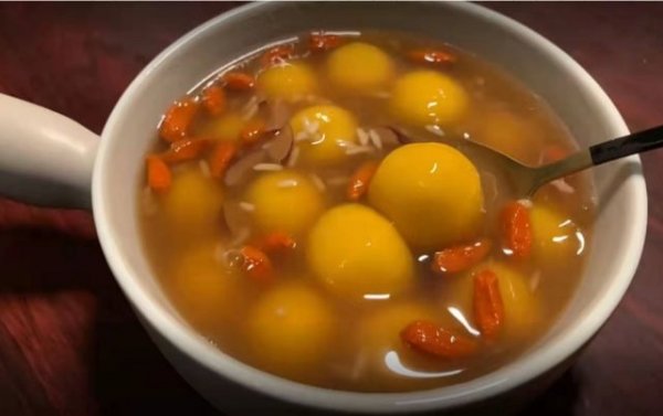 冬天，吃馒头包子不如吃【酒酿红薯糯米丸子羹】3