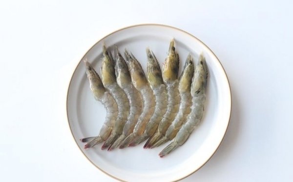 推荐一道鸡尾虾的家常做法-蒜蓉粉丝蒸虾7