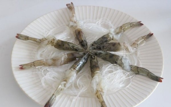 推荐一道鸡尾虾的家常做法-蒜蓉粉丝蒸虾11