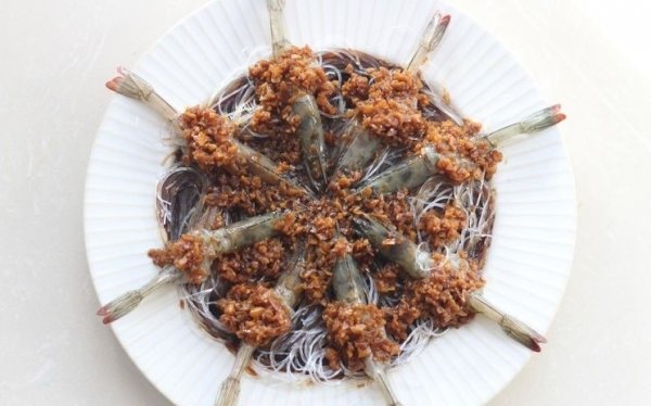 推荐一道鸡尾虾的家常做法-蒜蓉粉丝蒸虾12