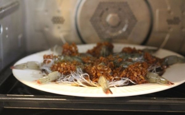 推荐一道鸡尾虾的家常做法-蒜蓉粉丝蒸虾13