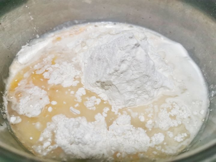 早餐吃什么营养又养胃？教你外酥里软司康饼的做法3