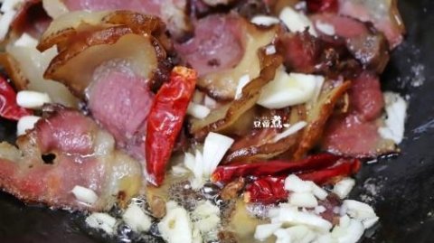 推荐一道荞头的家常做法：荞头炒腊肉7