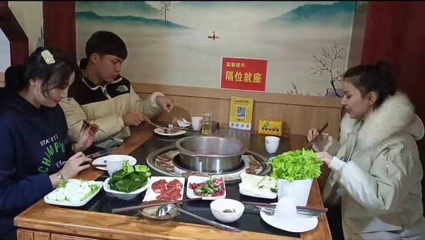 冬天在新疆就该来新和，吃一顿养生火锅3