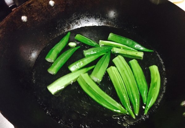 经常食用此菜有帮助消化、增强体力、保护肝脏、健胃整肠的作用3